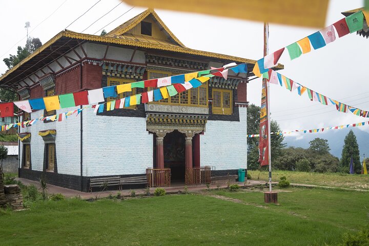 Best of Pelling (Guided Halfday Sightseeing Tour by Car)