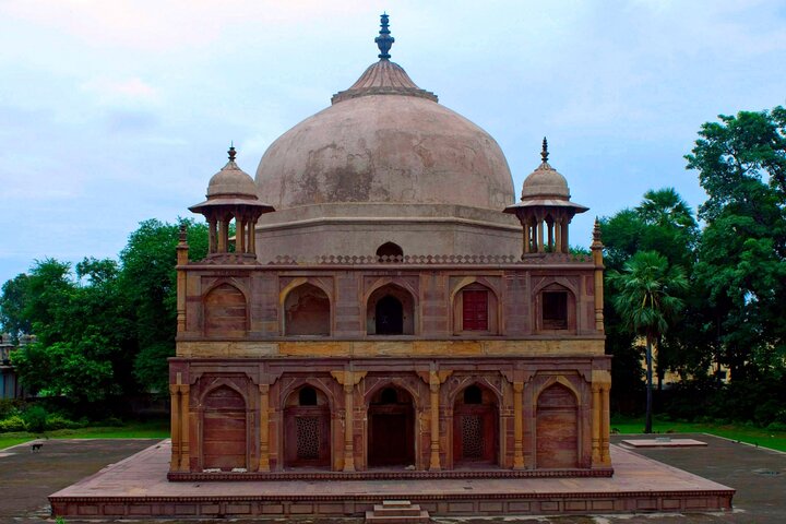 Touristic Highlights of Prayagraj (Guided Fullday Sightseeing Tour by Car)