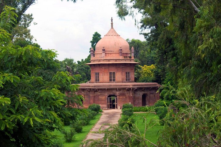 Touristic Highlights of Prayagraj (Guided Fullday Sightseeing Tour by Car)