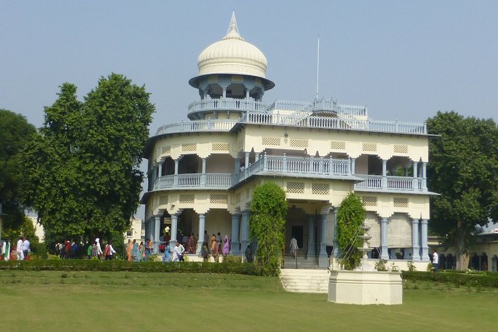 Touristic Highlights of Prayagraj (Guided Fullday Sightseeing Tour by Car)