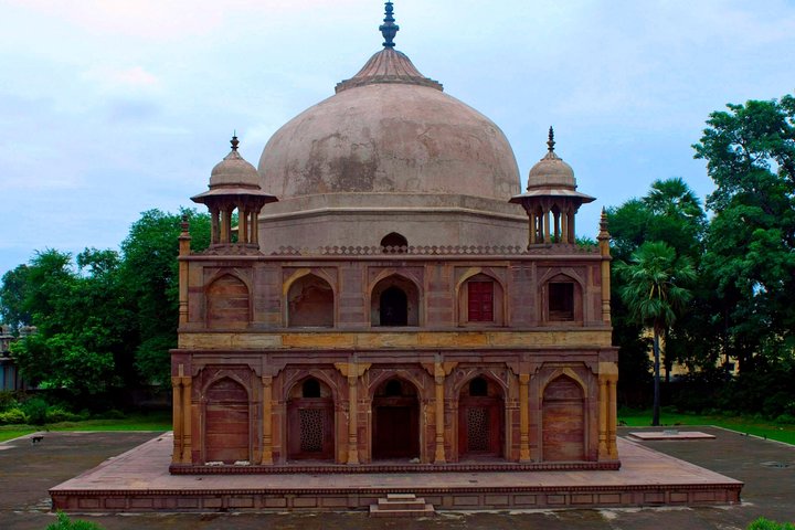 Best of Prayagraj (Guided Halfday Sightseeing Tour by Car)
