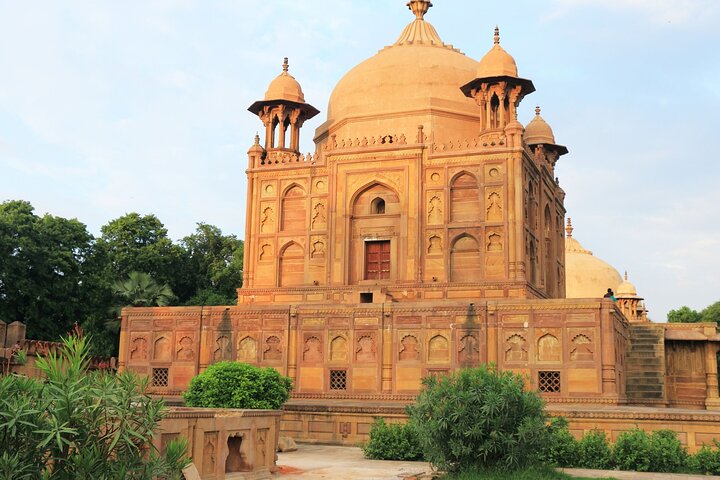 Best of Prayagraj (Guided Halfday Sightseeing Tour by Car)