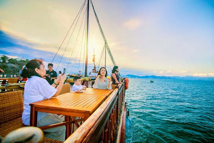 Nha Trang Sunset Cocktails and Dinner Cruise