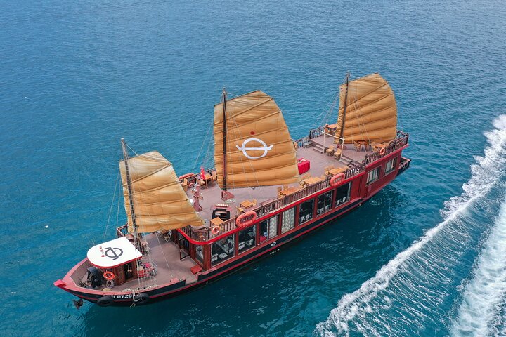 Nha Trang Sunset Cocktails and Dinner Cruise