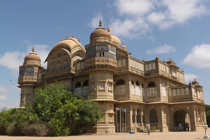 Bhuj, Rann of Kutch & Mandvi Beach: The Art, Craft & Nature Tour