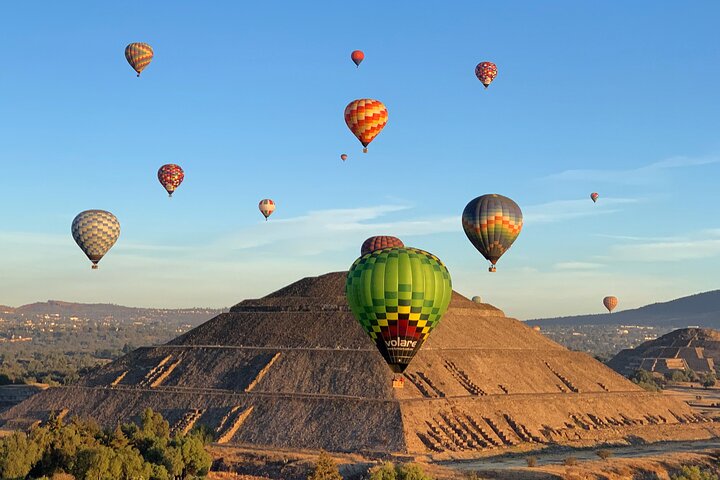 Teotihuacan Hot Air Balloon Flight from Mexico City / Volare