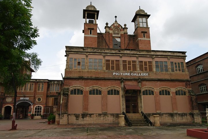 02 Nights & 03 Days Vadodara and Champaner Tour