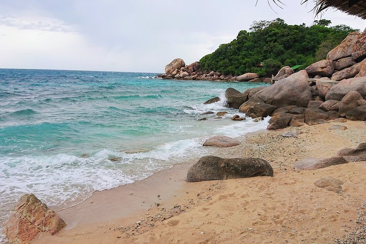 Premium Snorkel Tour to the Bays of Koh Tao onboard the Oxygen