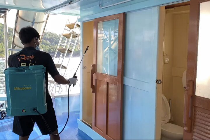 Premium Snorkel Tour to the Bays of Koh Tao onboard the Oxygen