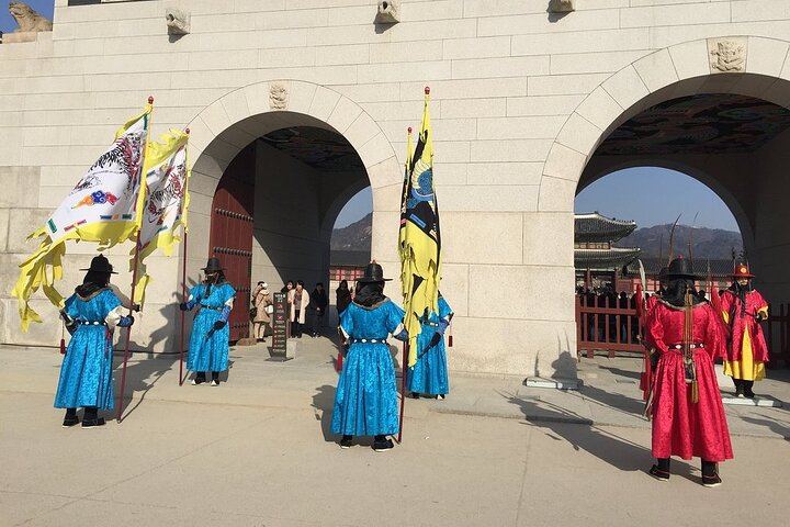 Small-Group Full-Day Royal Palace & Seoul City Tour (Pick-up)