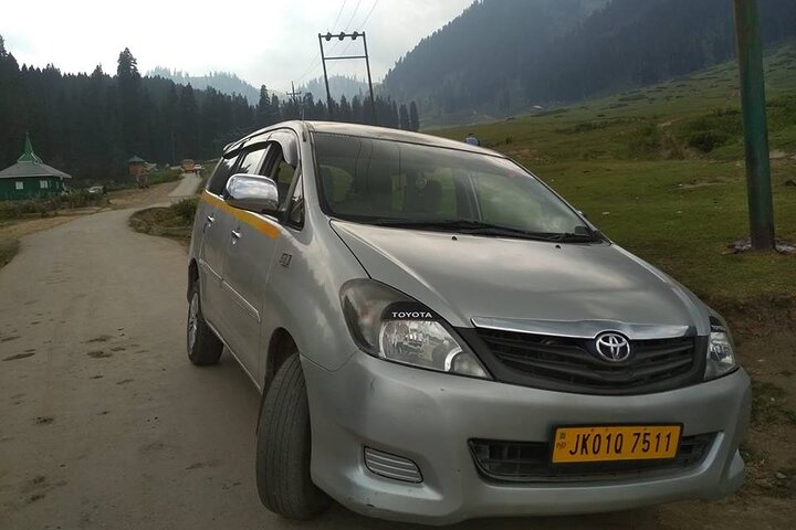Srinagar Airport Transfers Taxi Service