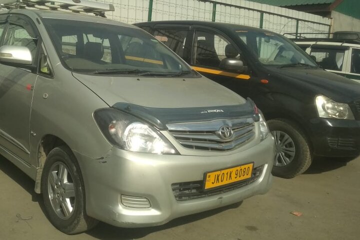 Srinagar Airport Transfers Taxi Service