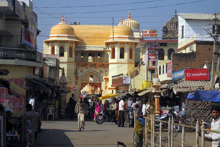 Heritage & Cultural Walk of Jhansi (2 Hours Guided Walking Tour)