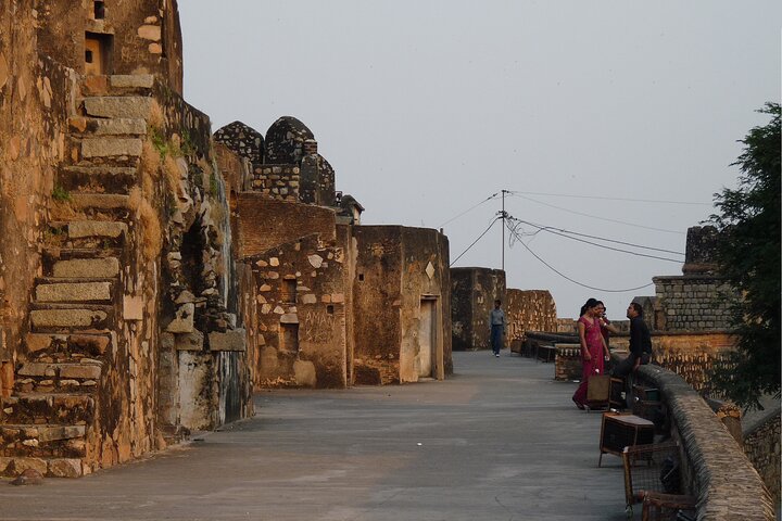 Heritage & Cultural Walk of Jhansi (2 Hours Guided Walking Tour)