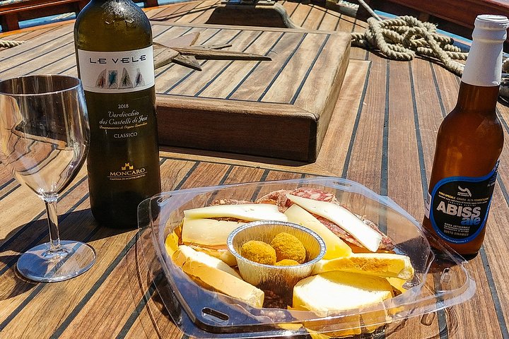 Private Traditional Sailboat Tour of the Conero Riviera