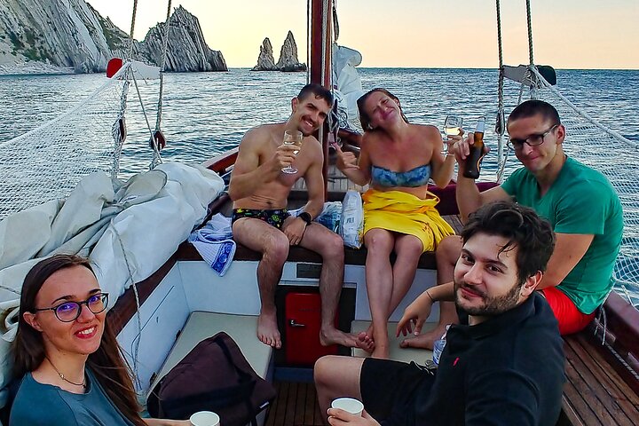 Private Traditional Sailboat Tour of the Conero Riviera