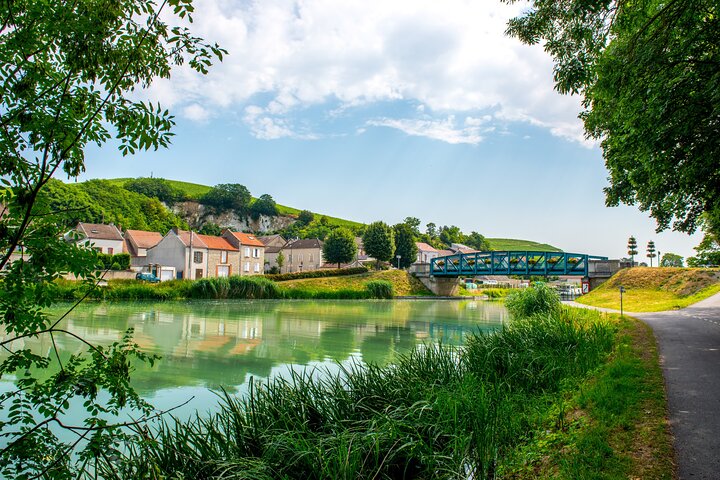 From Reims afternoon e-bike tour, visit and champagne tastings