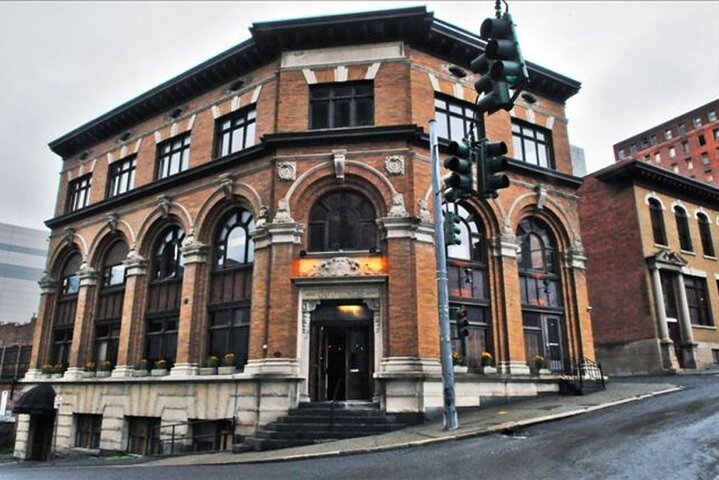 Astounding Bar Hunt: Albany's Abuzz