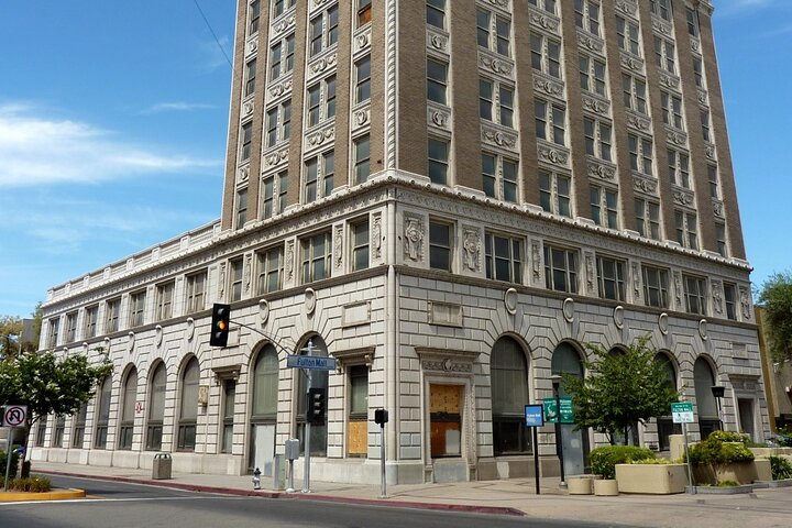 Astonishing Scavenger Hunt: Fresno Art & History