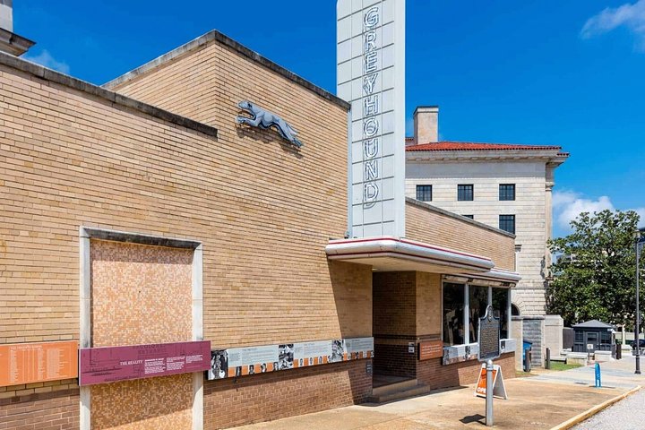 Astonishing Montgomery Scavenger Hunt: History & Heroes