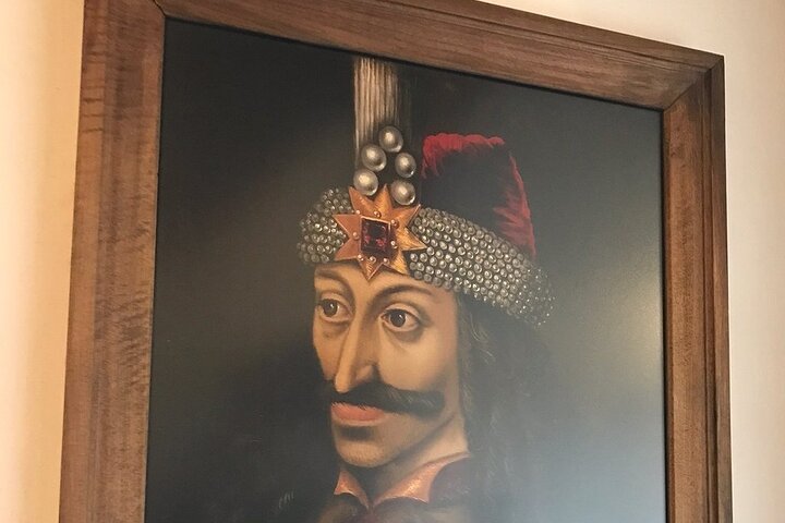 Bucharest to Dracula Castle, Peles Castle and Brasov Guided Tour