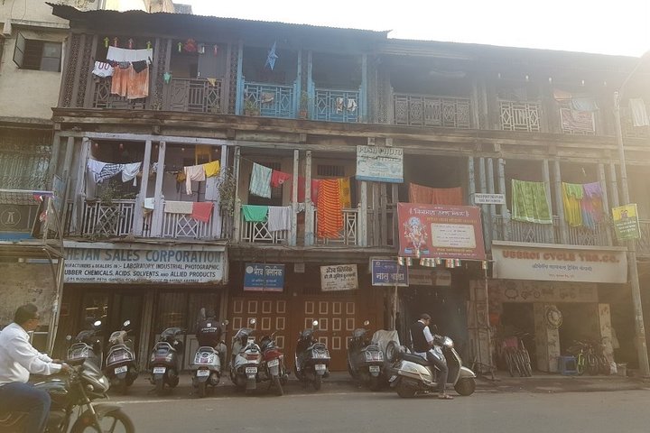 Pune Walking Tour with a Punekar