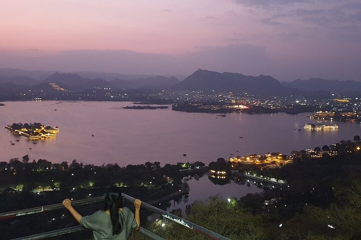 Private Full-Day Udaipur City Sightseeing Tour with Optional Guide