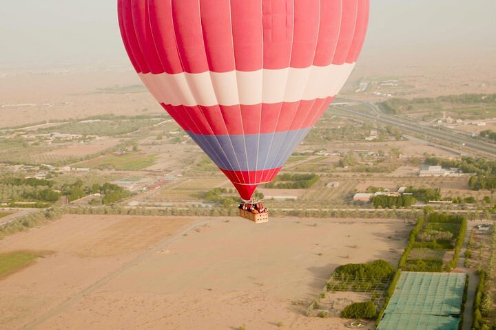Hot Air Balloon Ride With Gourmet Breakfast and Falcon Show