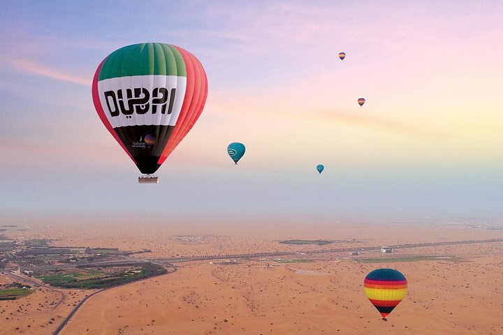 Hot Air Balloon Ride With Gourmet Breakfast and Falcon Show