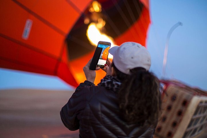 Hot Air Balloon Ride With Gourmet Breakfast and Falcon Show
