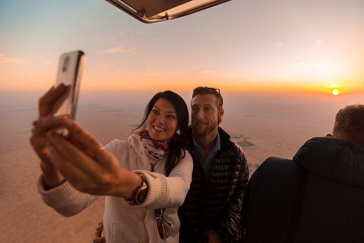 Hot Air Balloon Ride With Gourmet Breakfast and Falcon Show