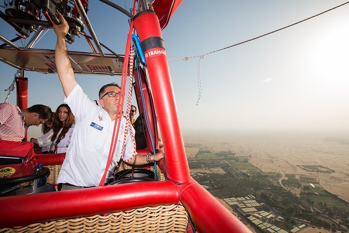 Hot Air Balloon Ride With Gourmet Breakfast and Falcon Show