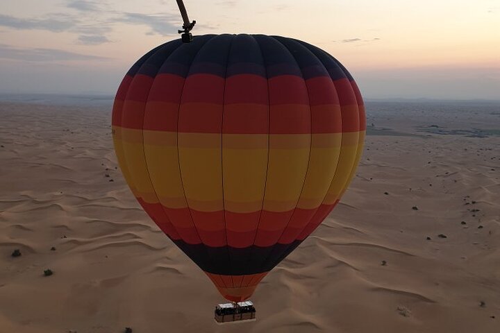 Hot Air Balloon Ride With Gourmet Breakfast and Falcon Show