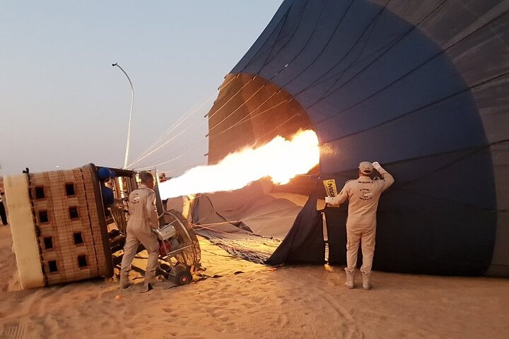 Hot Air Balloon Ride With Gourmet Breakfast and Falcon Show