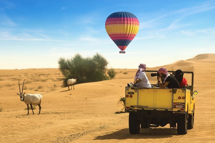 Amazing Hot Air Balloon With Beautiful Desert Sunrise View