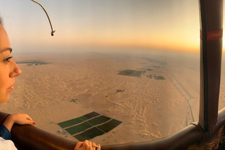 Amazing Hot Air Balloon With Beautiful Desert Sunrise View