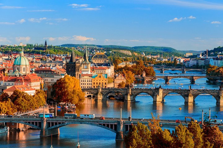 Private one way transfer from Hallstatt to Prague