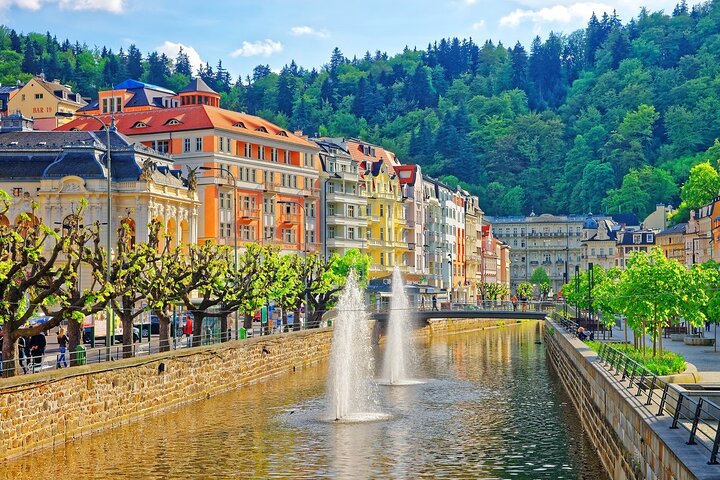 Private one way transfer from Karlovy Vary to Český Krumlov