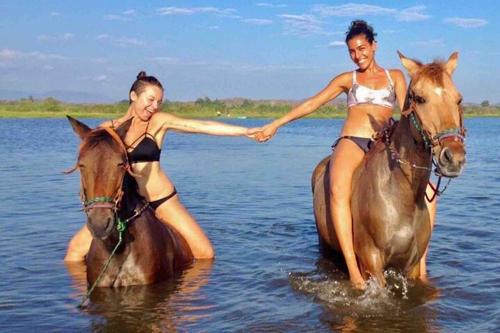Beach Horseback Riding Adventure in Copalita, Huatulco