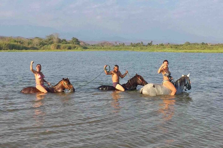 Beach Horseback Riding Adventure in Copalita, Huatulco