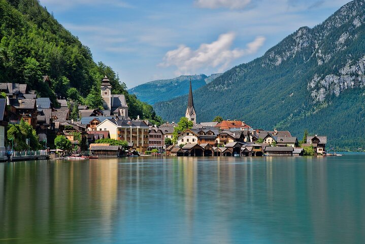 Private one way transfer from Hallstatt to Prague