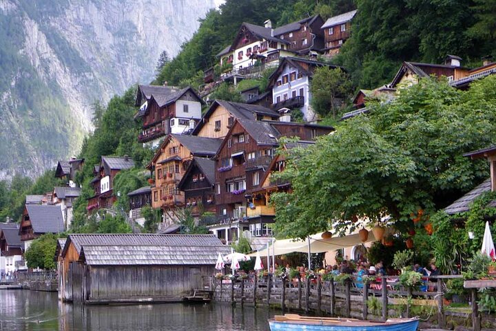 Private one way transfer from Hallstatt to Prague