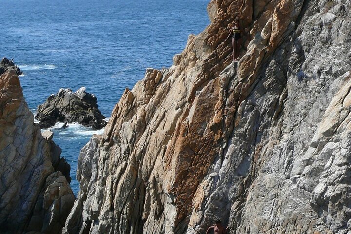 Express High Cliff Drivers at Acapulco