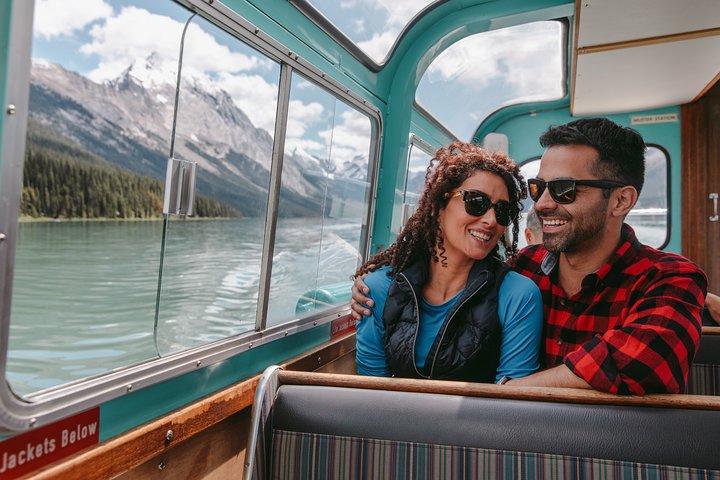Jasper National Park Tour: Maligne Valley, Medicine Lake and Spirit Island