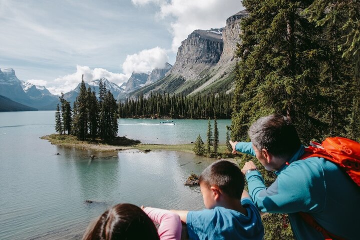 Jasper National Park Tour: Maligne Valley, Medicine Lake and Spirit Island