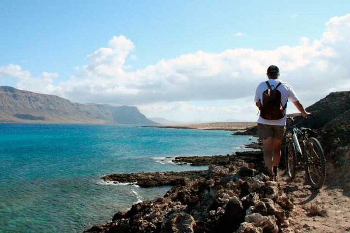 Private excursion in Lanzarote, minibus and guide available