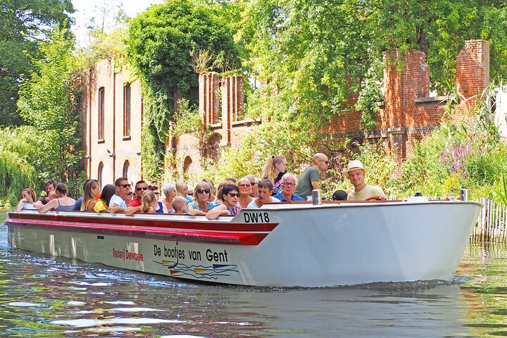 40-Minute Guided boat trip in medieval Ghent