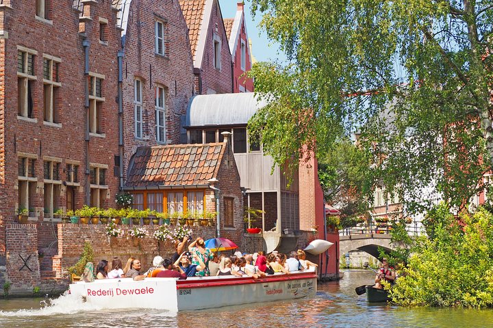 40-Minute Guided boat trip in medieval Ghent
