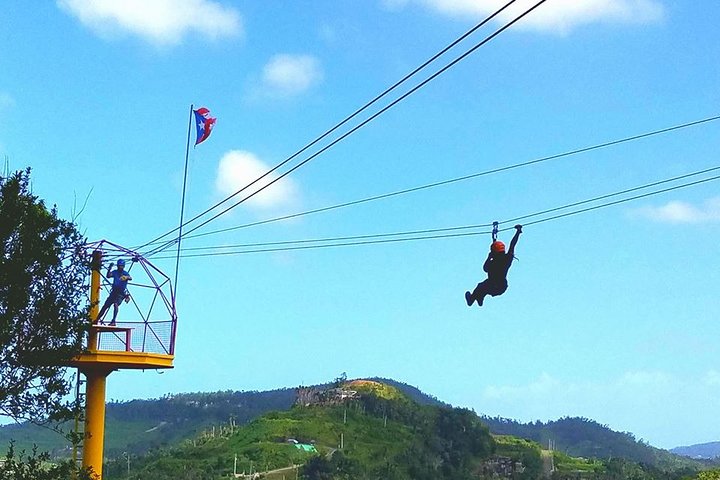 Half Day Tour in Rainforest Zipline Park with Transportation