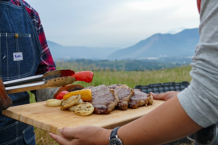"Aka beef barbecue" to enjoy in the superb view of Aso